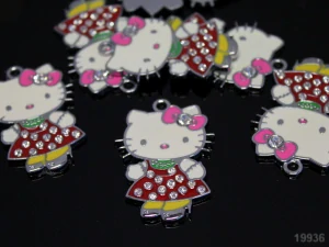 Hello Kitty 45/40mm ČERVENÁ