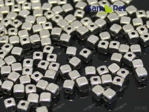 Kostičky 4/4/4mm PLATINOVÁ