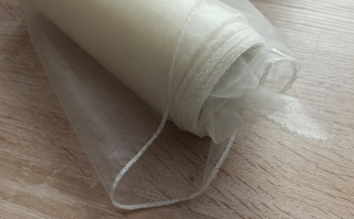 Organza obšitá 15 cm SMETANOVÁ