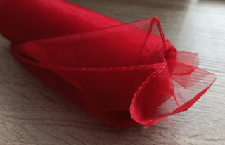 Organza obšitá 15 cm ČERVENÁ