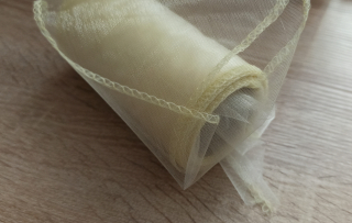 Organza obšitá 12 cm SMETANOVÁ