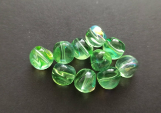 Skleněné korálky mačkané pokovené 10mm SVĚTLE ZELENÉ
