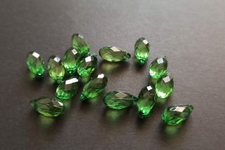 Akrylové korálky broušené kapky 13/7 mm ZELENÉ