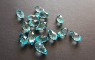 Akrylové korálky broušené kapky 13/7 mm TYRKYSOVÉ