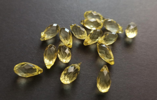 Akrylové korálky broušené kapky 13/7 mm ŽLUTÉ