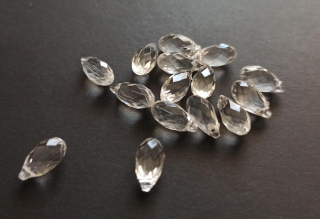 Akrylové korálky broušené kapky 13/7 mm ČIRÉ