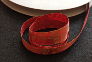 Saténová stuha s kvítky CIHLOVÁ 10mm